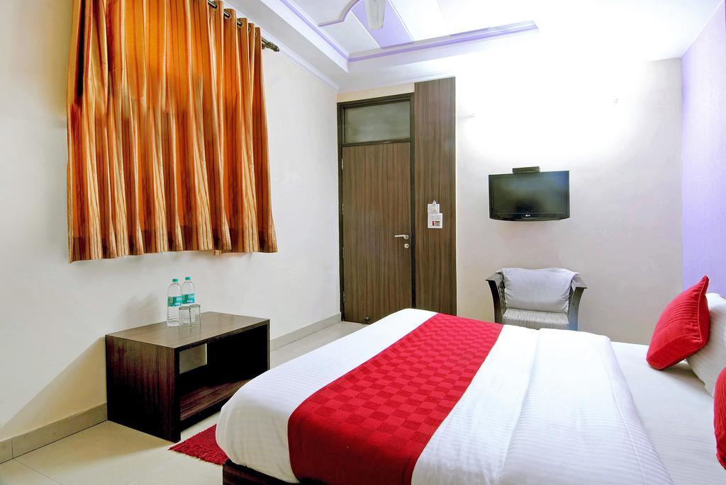 Hotel Durga International Nueva Delhi Habitación foto