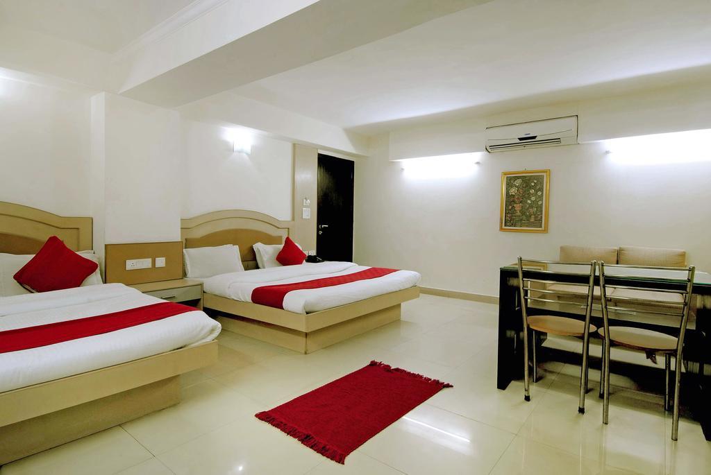 Hotel Durga International Nueva Delhi Habitación foto