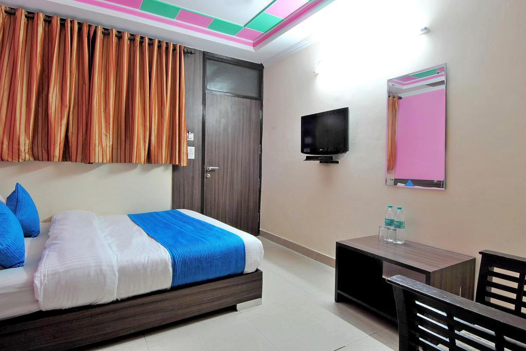 Hotel Durga International Nueva Delhi Habitación foto
