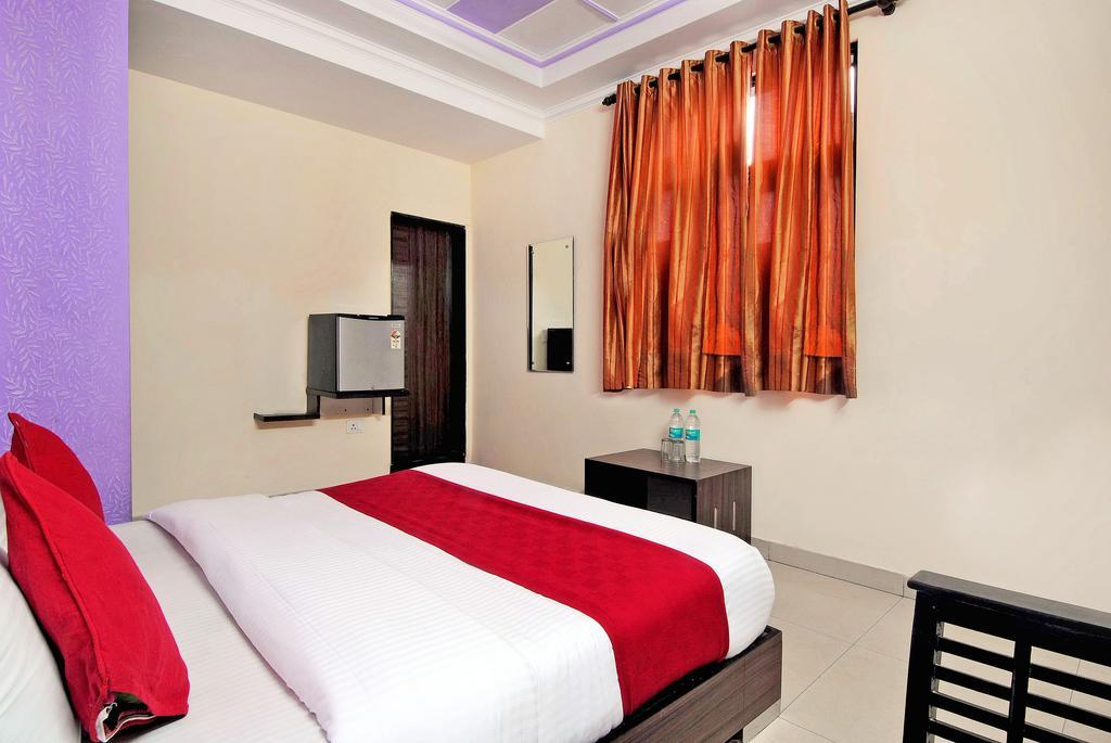 Hotel Durga International Nueva Delhi Habitación foto
