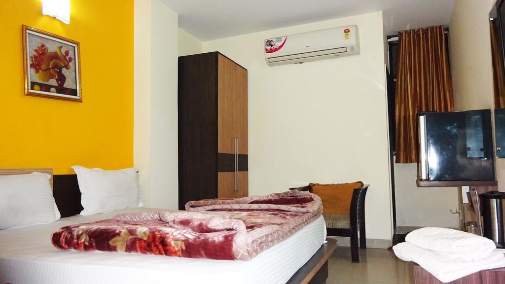 Hotel Durga International Nueva Delhi Habitación foto