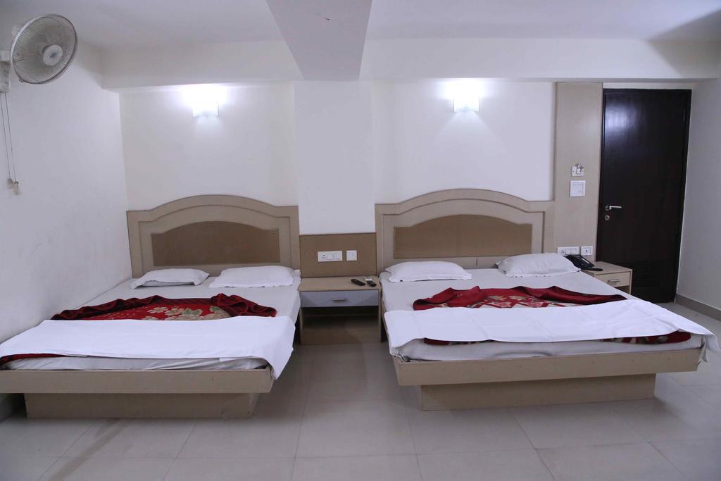 Hotel Durga International Nueva Delhi Habitación foto